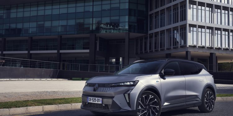 Scenic E-Tech Elektrikli Türkiye’de yol alıyor