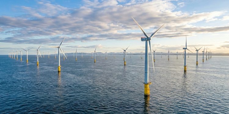 Deniz üssü rüzgar enerjisi için kollar sıvandı