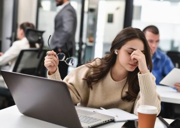İngiltere işsizliğe odaklandı büyümede vites geriye alındı