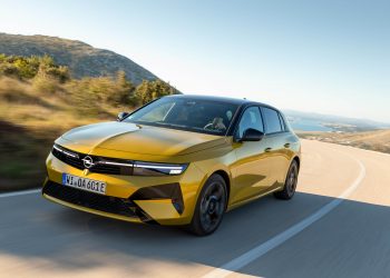 Yenilenen Opel Astra Türkiye’de sürüş üstünlüğünü sergiliyor