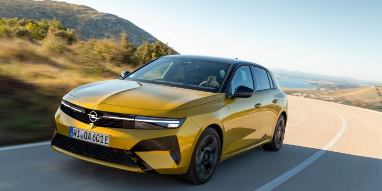 Yenilenen Opel Astra Türkiye’de sürüş üstünlüğünü sergiliyor