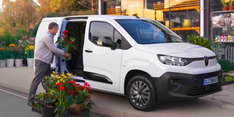 Citroen modelleri kredili sunumuyla vitrinde